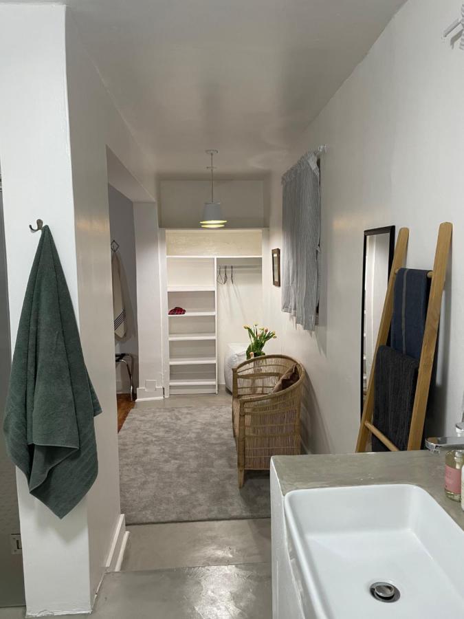 Spacious, Light-filled On 4th Gasthof Johannesburg