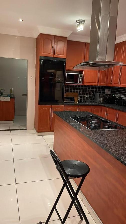 Nhà khách 76 Darwin Johannesburg