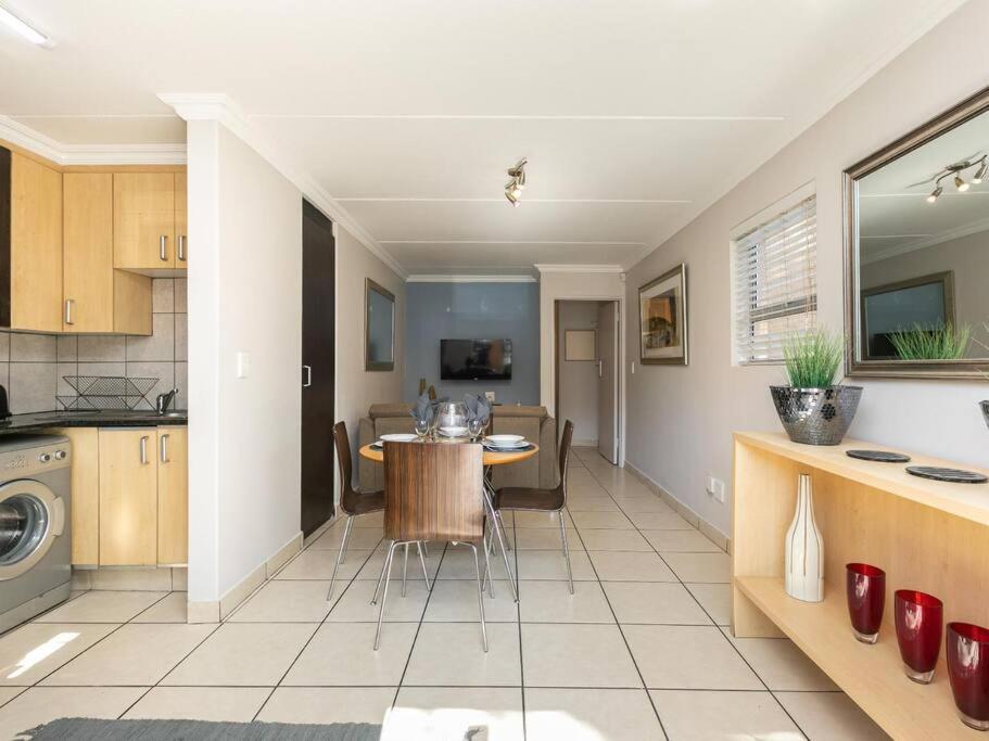 Rad Stays 28 Madison Palms * Johannesburg
