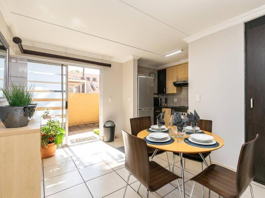 Apartment Rad Stays 28 Madison Palms Johannesburg