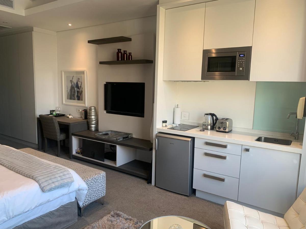 Sandton Skye Stylish Free Wifi & Gym Apartment