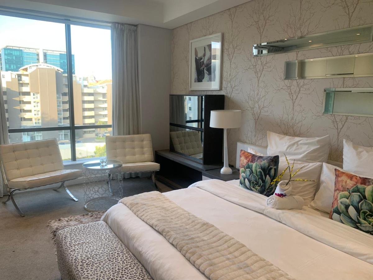 Sandton Skye Stylish Free Wifi & Gym Apartment Johannesburg