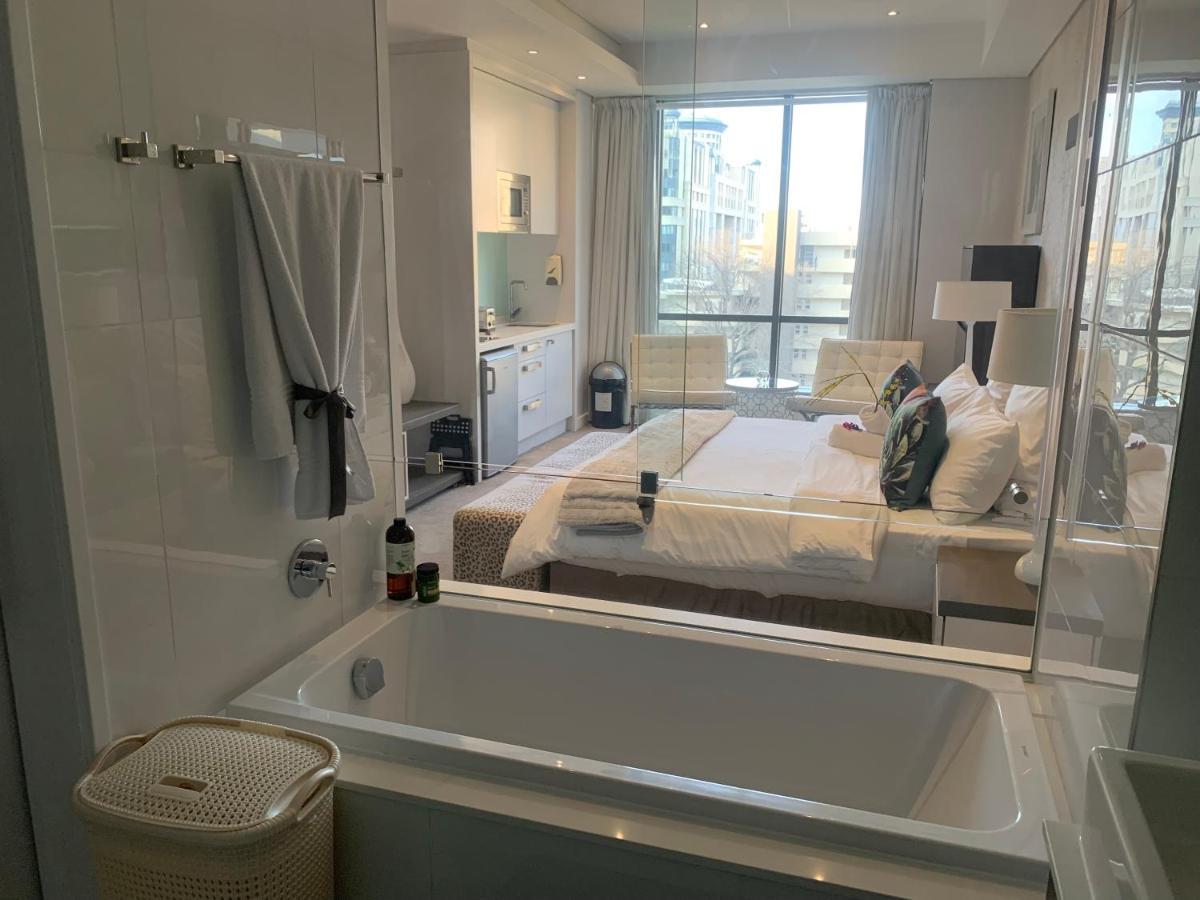 Apartment Sandton Skye Stylish Free Wifi & Gym Johannesburg