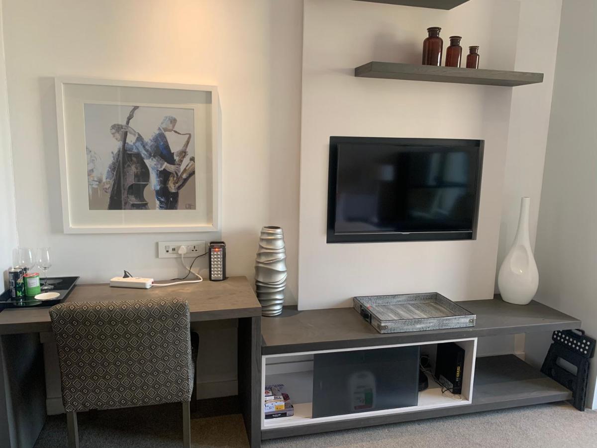 Sandton Skye Stylish Free Wifi & Gym Apartment Johannesburg
