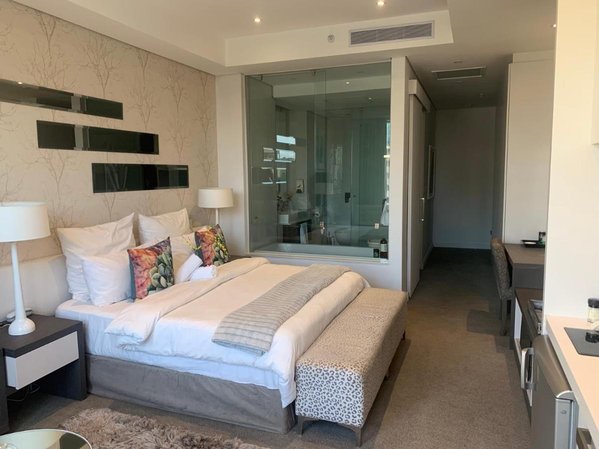 Sandton Skye Stylish Free Wifi & Gym Apartment Johannesburg