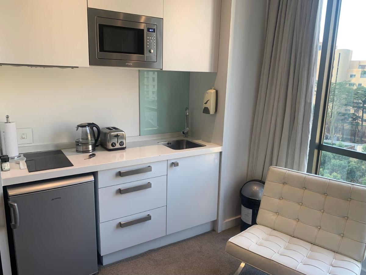 Apartment Sandton Skye Stylish Free Wifi & Gym Johannesburg