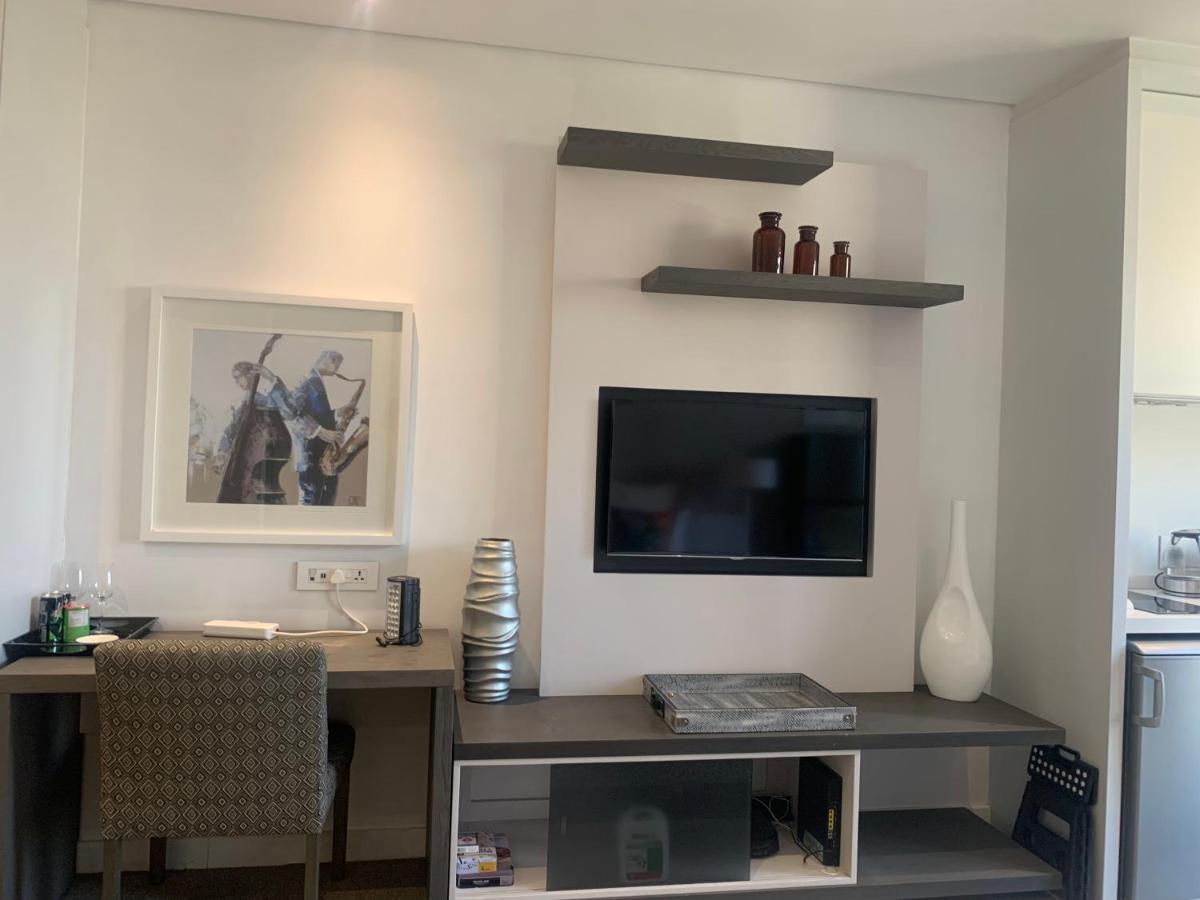 Apartment Sandton Skye Stylish Free Wifi & Gym Johannesburg
