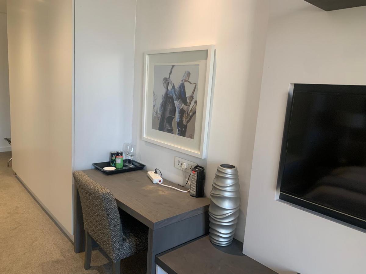 Sandton Skye Stylish Free Wifi & Gym *
