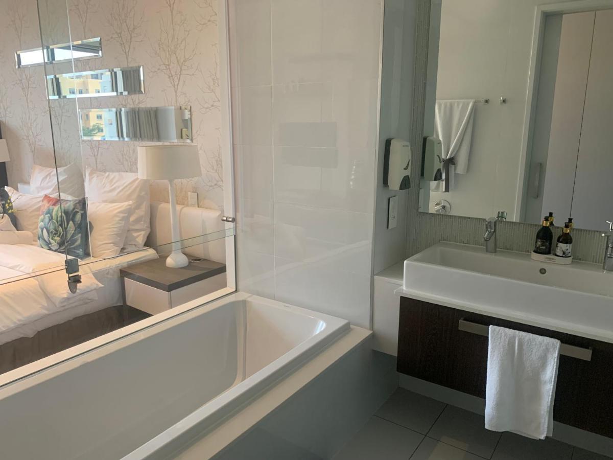 Sandton Skye Stylish Free Wifi & Gym