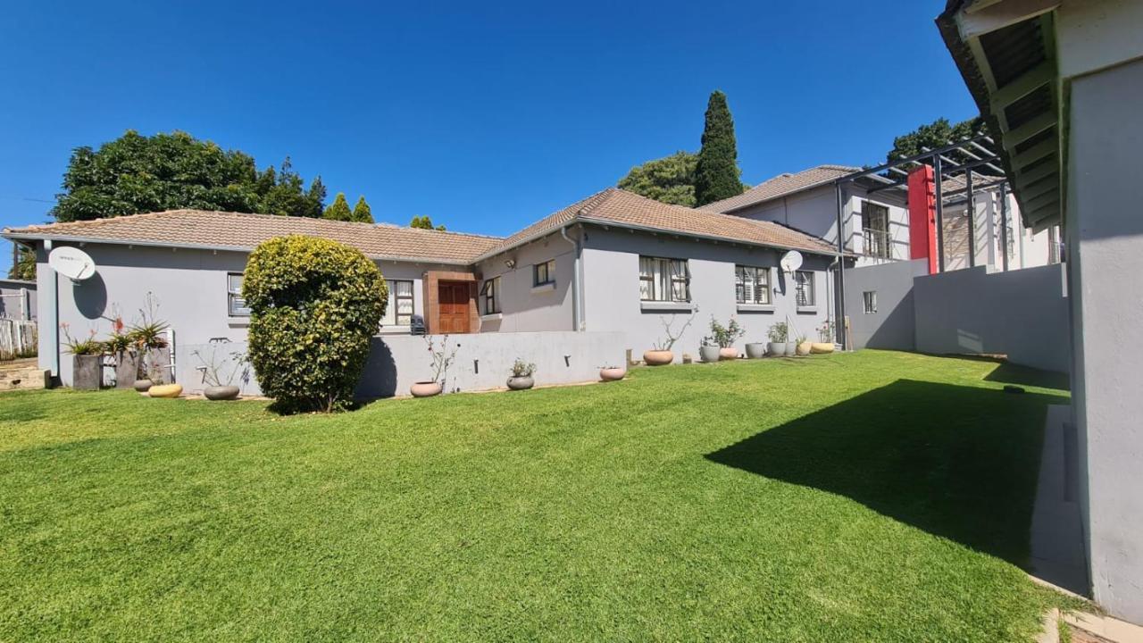 4 Bedroom House In Glenhazel For Family, Friends And Leisure Johannesburg