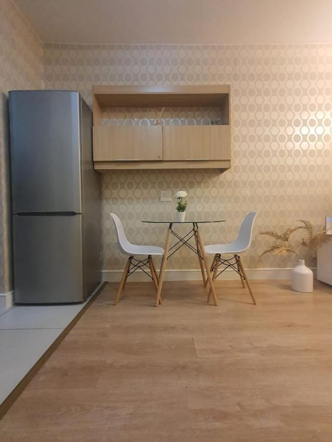 Stunning, Modern 1 Bedroom Sandton Apartment Johannesburg