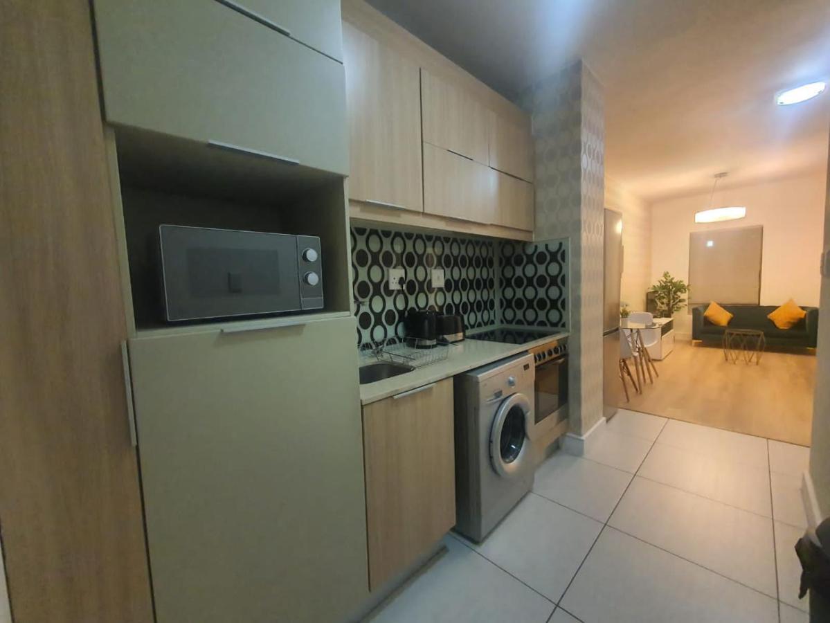 Apartment Stunning, Modern 1 Bedroom Sandton