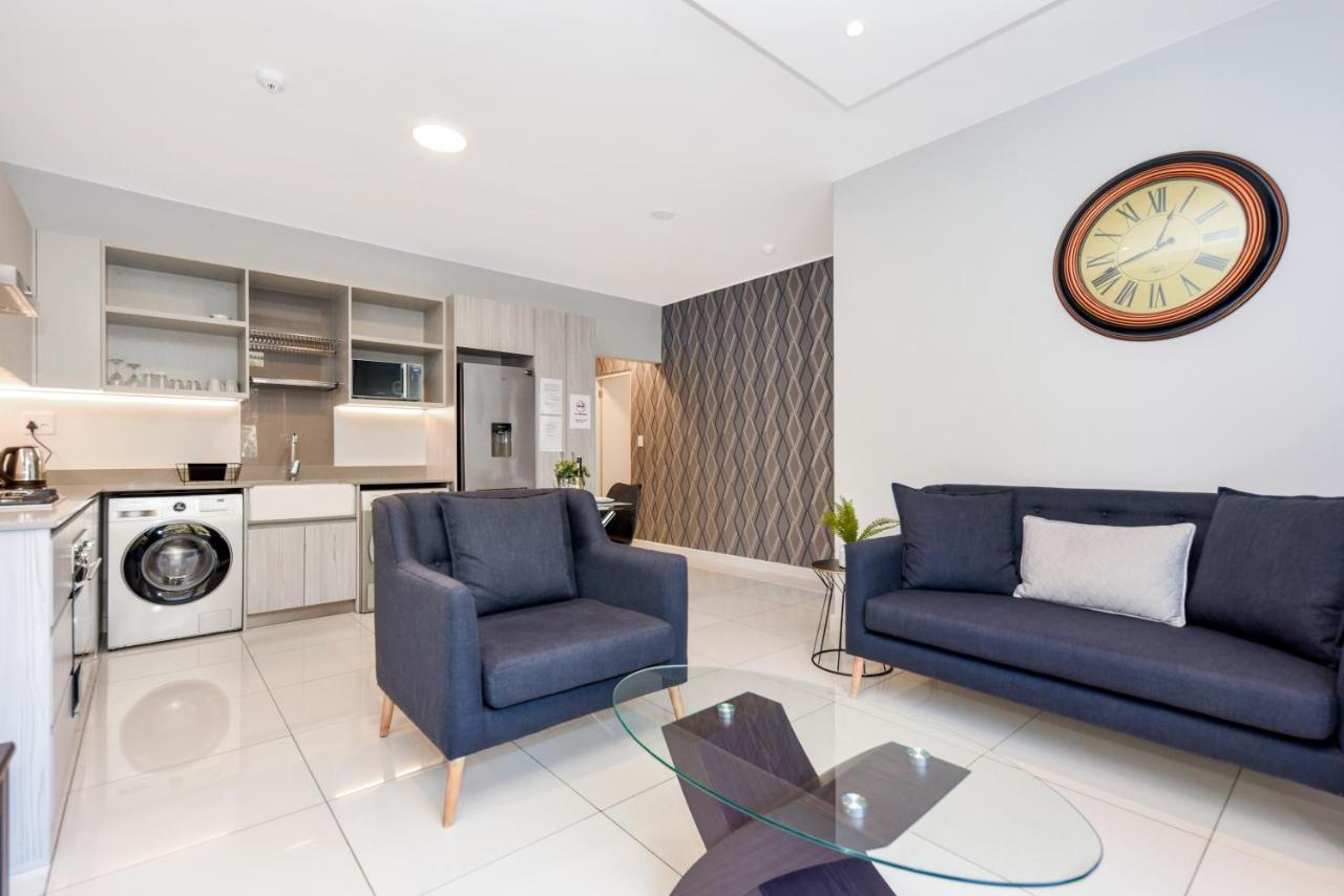 Easy - The Median Rosebank Apartment *