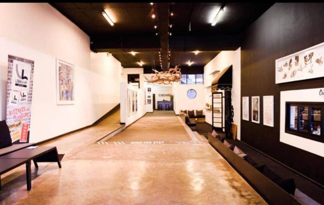 Apartment Cosy In Maboneng's 12 Decades Art