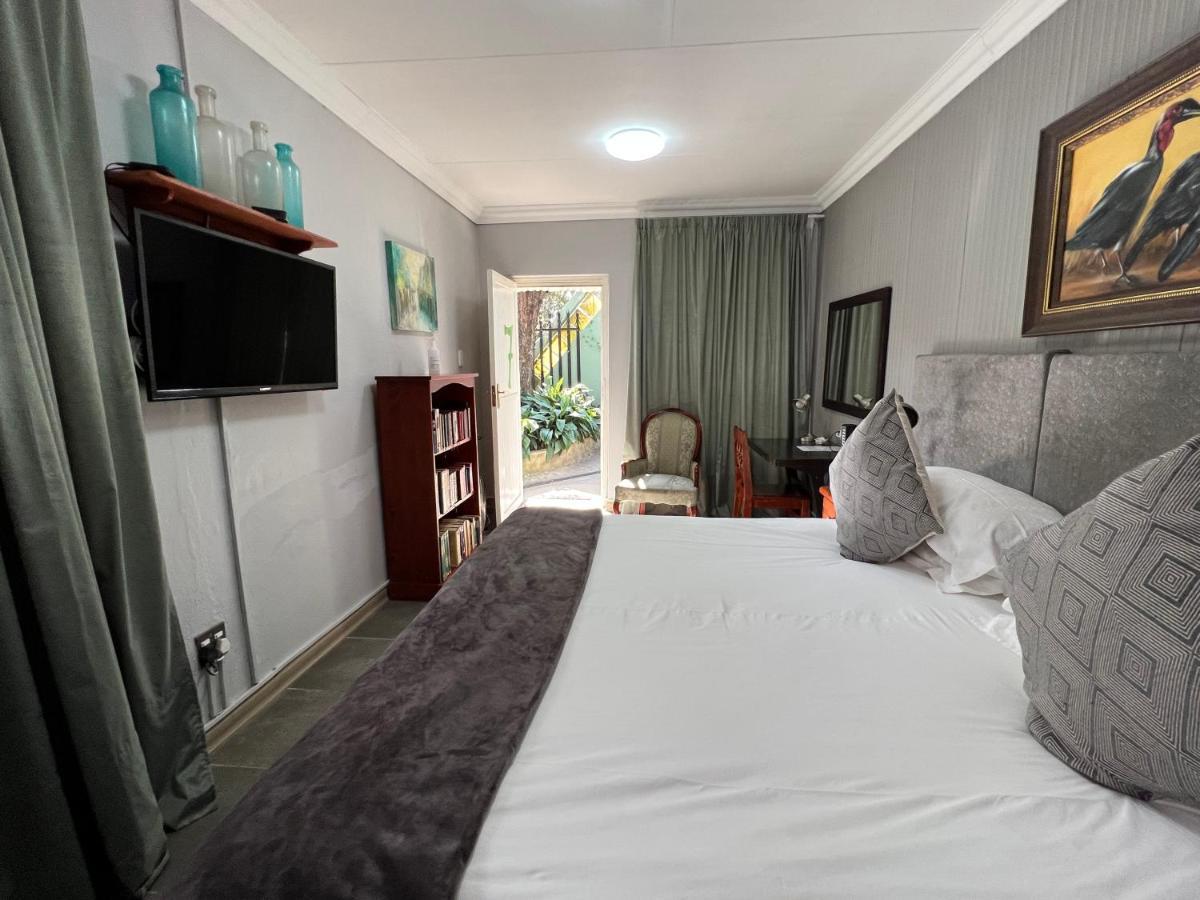 Rabbit Hole Hotel 3*