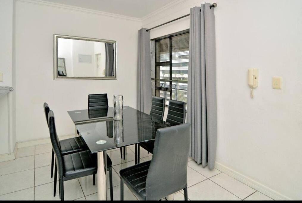 Great 2 Bedroom, Serviced Apartment, Views, Pool! Apartment *