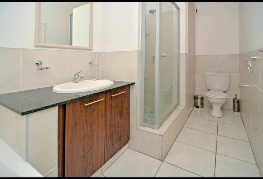 Great 2 Bedroom, Serviced Apartment, Views, Pool! Apartment