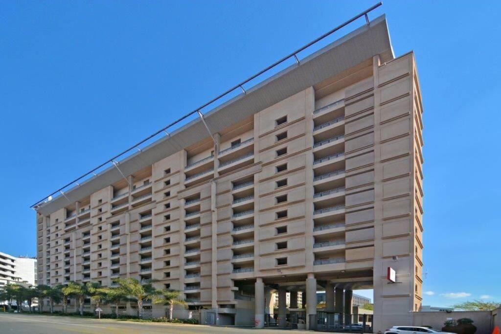 Apartment Great 2 Bedroom, Serviced Apartment, Views, Pool! *