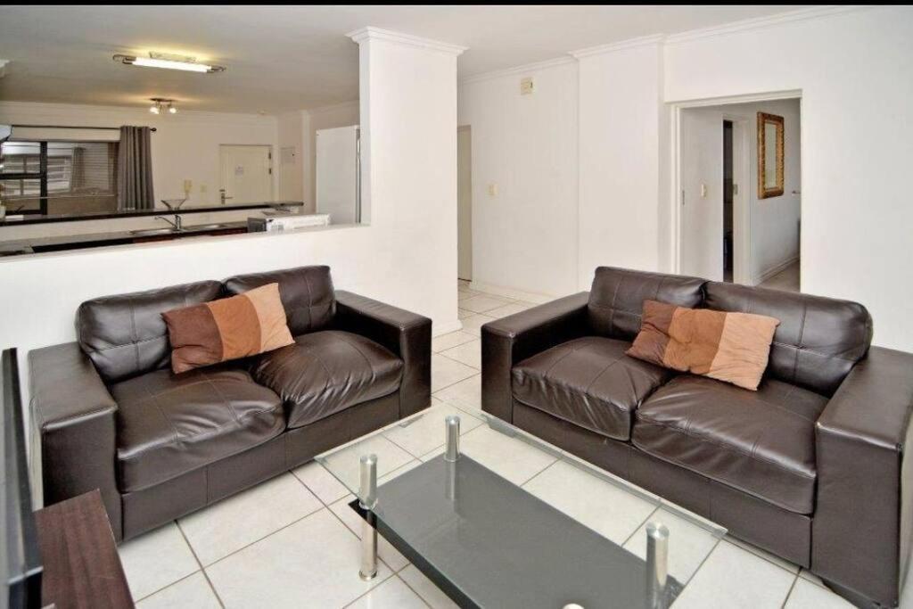Great 2 Bedroom, Serviced Apartment, Views, Pool! *