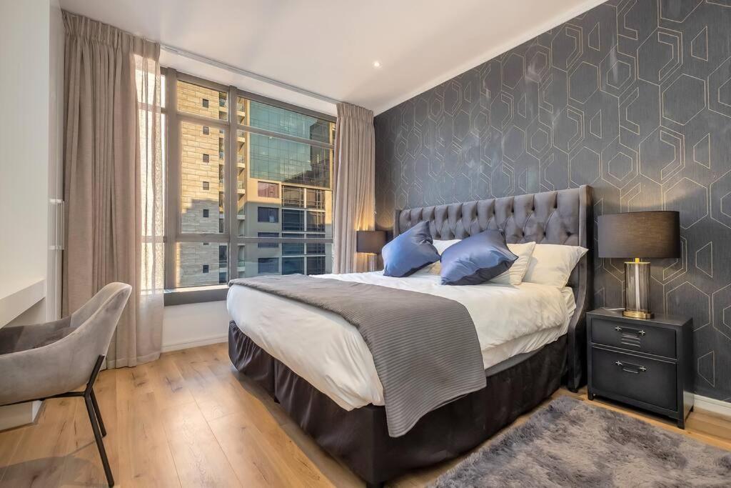 Apartment In Sandton, Masinginta Towers