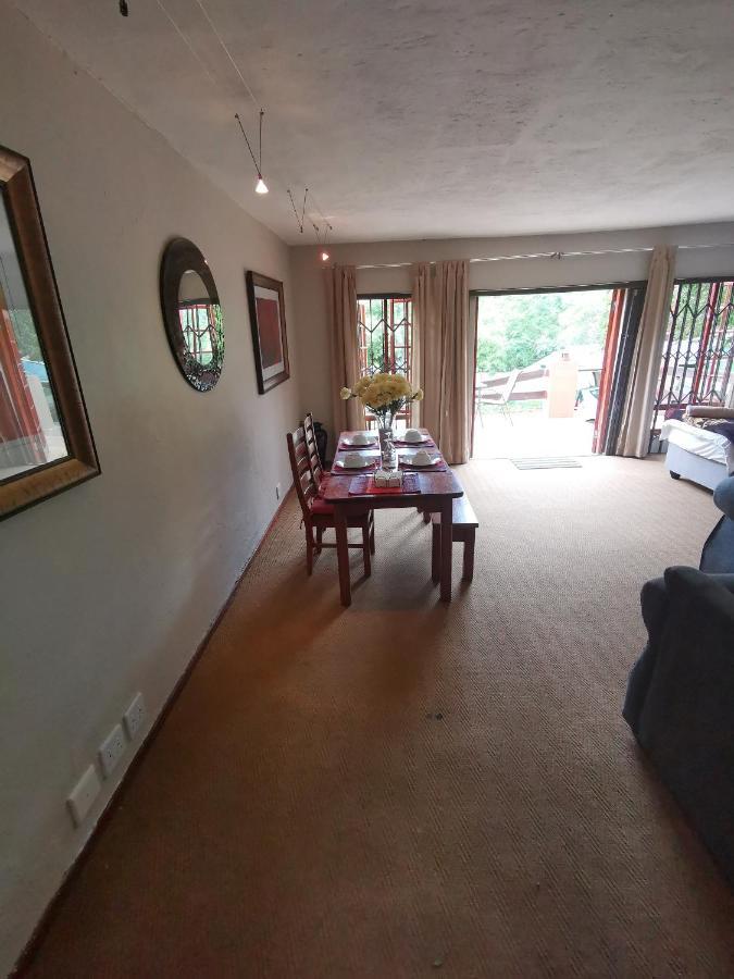 Paulshof Sandton - Hluhluwe Road Complex Homestay Johannesburg