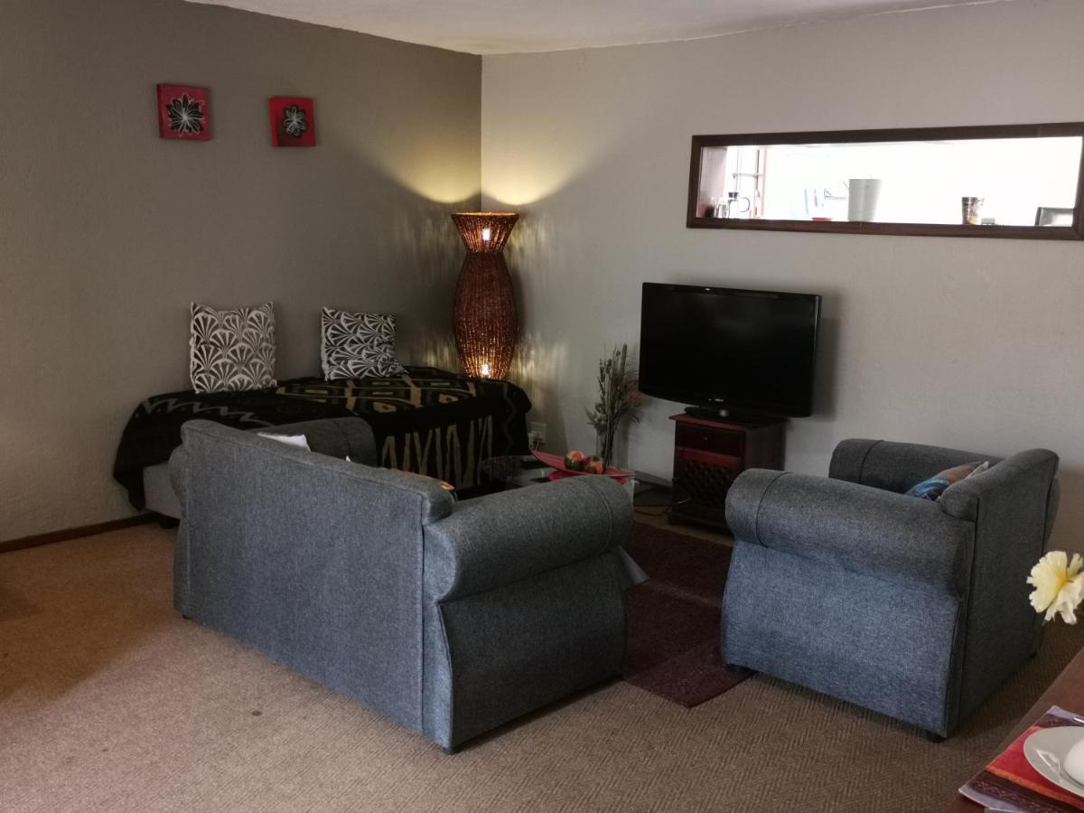 Paulshof Sandton - Hluhluwe Road Complex Homestay *