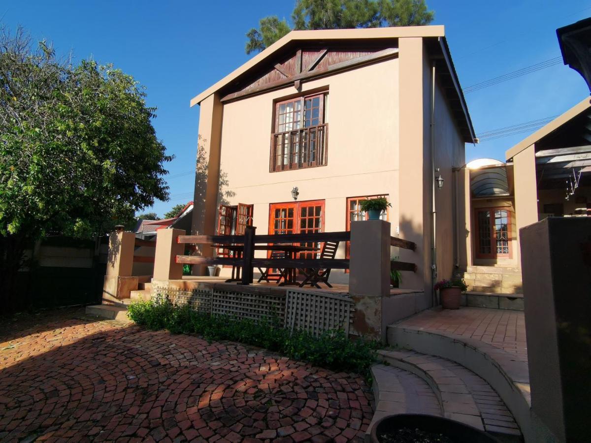 Paulshof Sandton - Hluhluwe Road Complex Homestay *