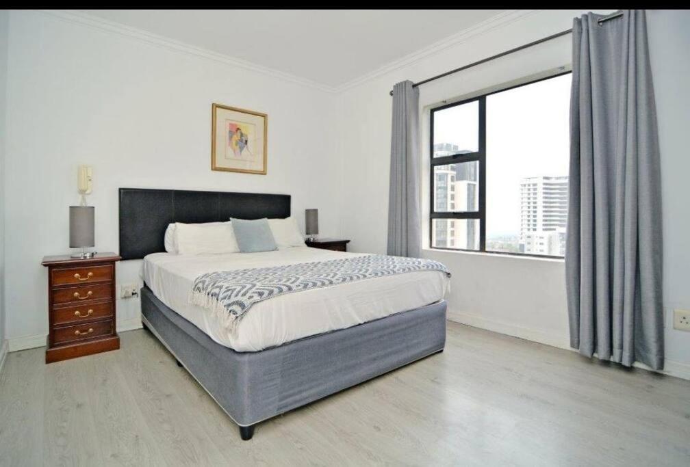 Apartment Great 2 Bedroom, Serviced Apartment, Views, Pool! Johannesburg