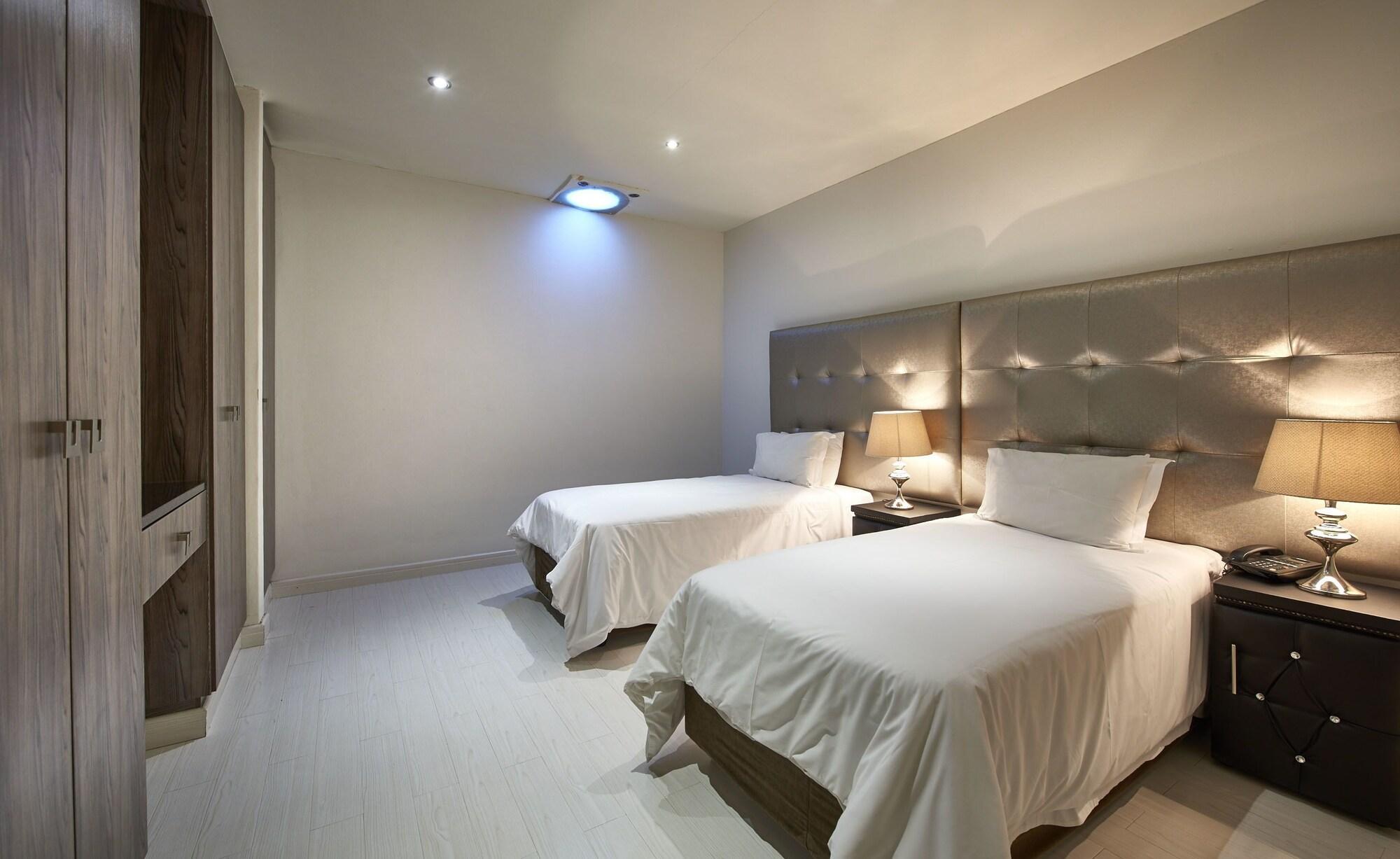 Hotel Dynasty Forest Sandown Self Catering 4*