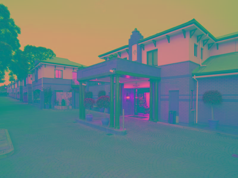 Courtyard Rosebank 4*