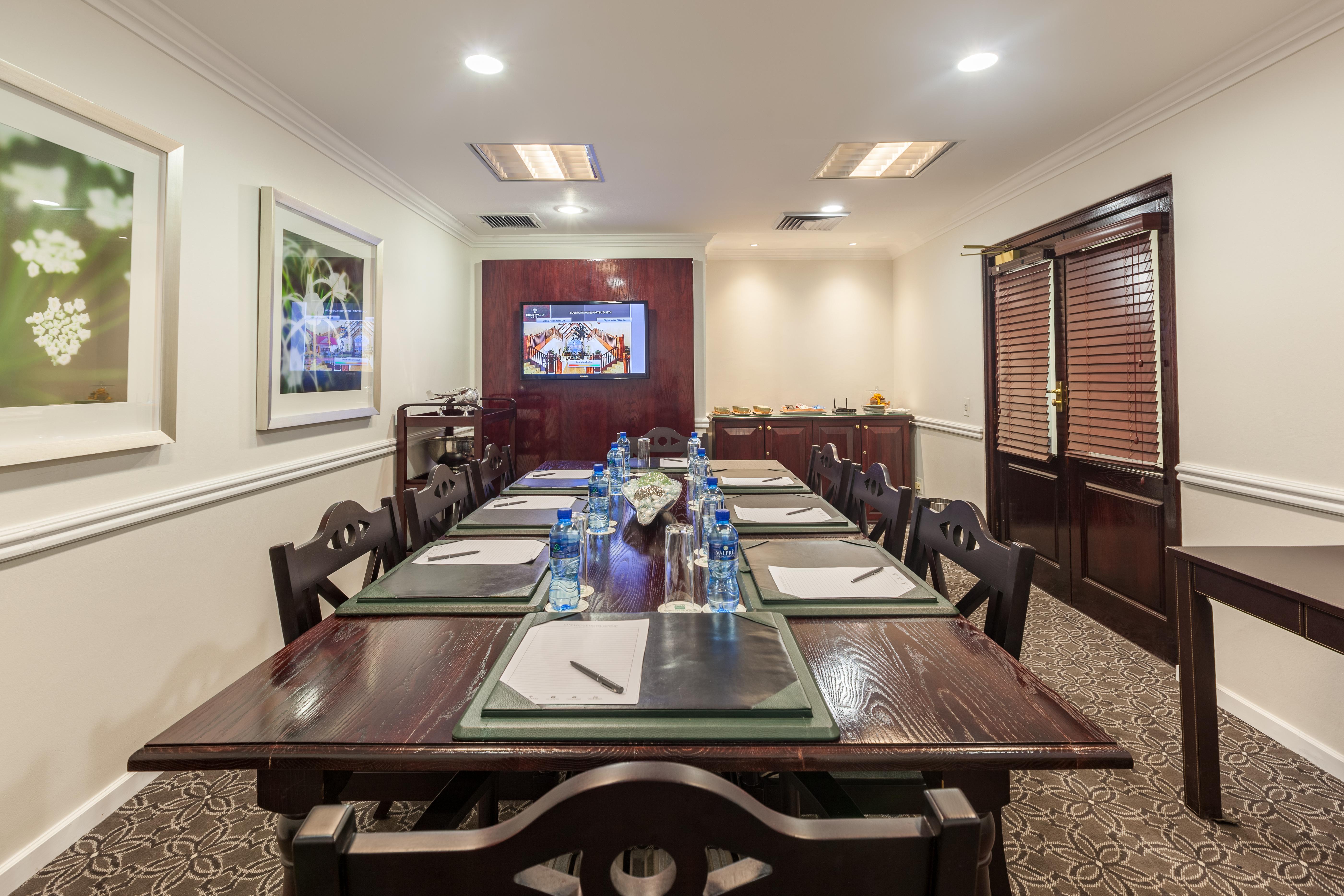 Hotel Courtyard Rosebank 4*