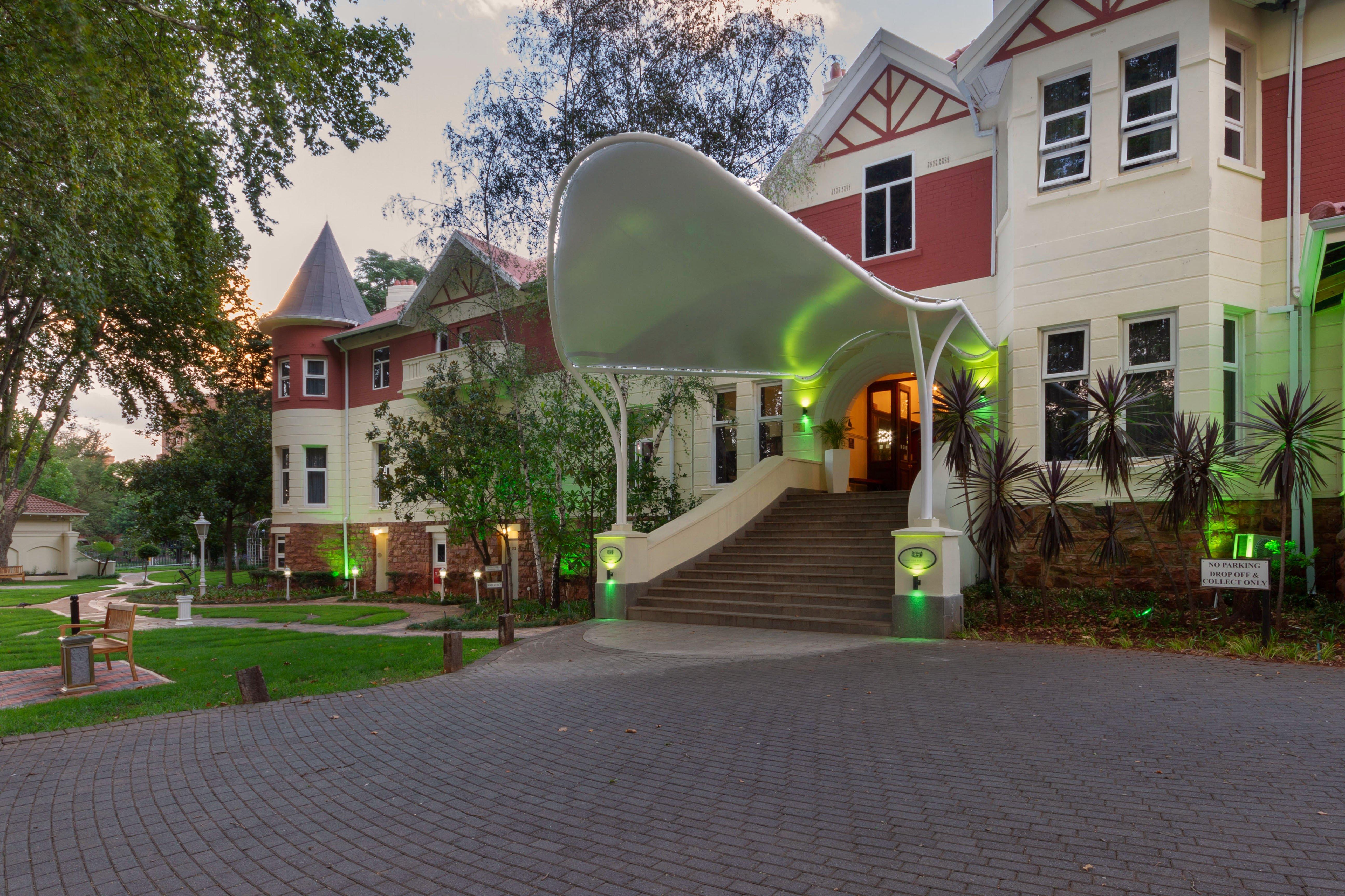 - Sunnyside Park By Ihg Hotel 4*