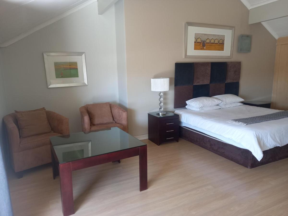 Mount Royal 31 - Large 1 Bed With Balcony