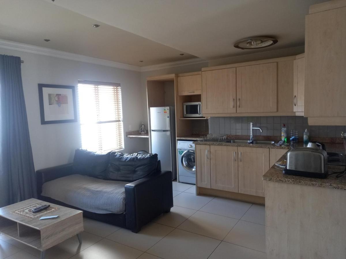 Mount Royal 31 - Large 1 Bed With Balcony Apartment Johannesburg