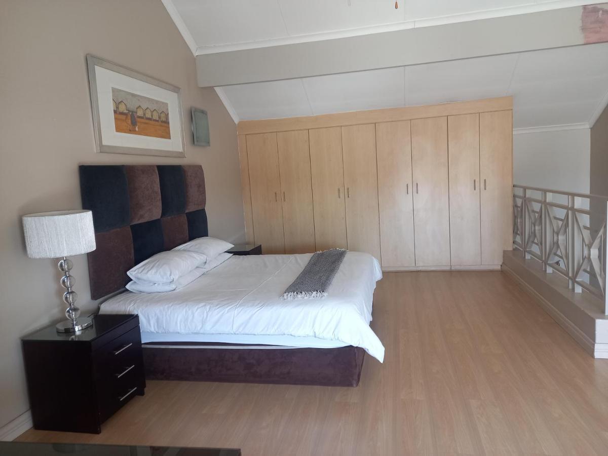 Mount Royal 31 - Large 1 Bed With Balcony Apartment *