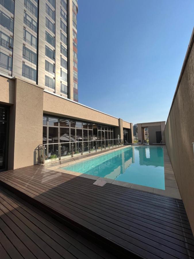 A Cozy At Sandton Skye Căn hộ Johannesburg