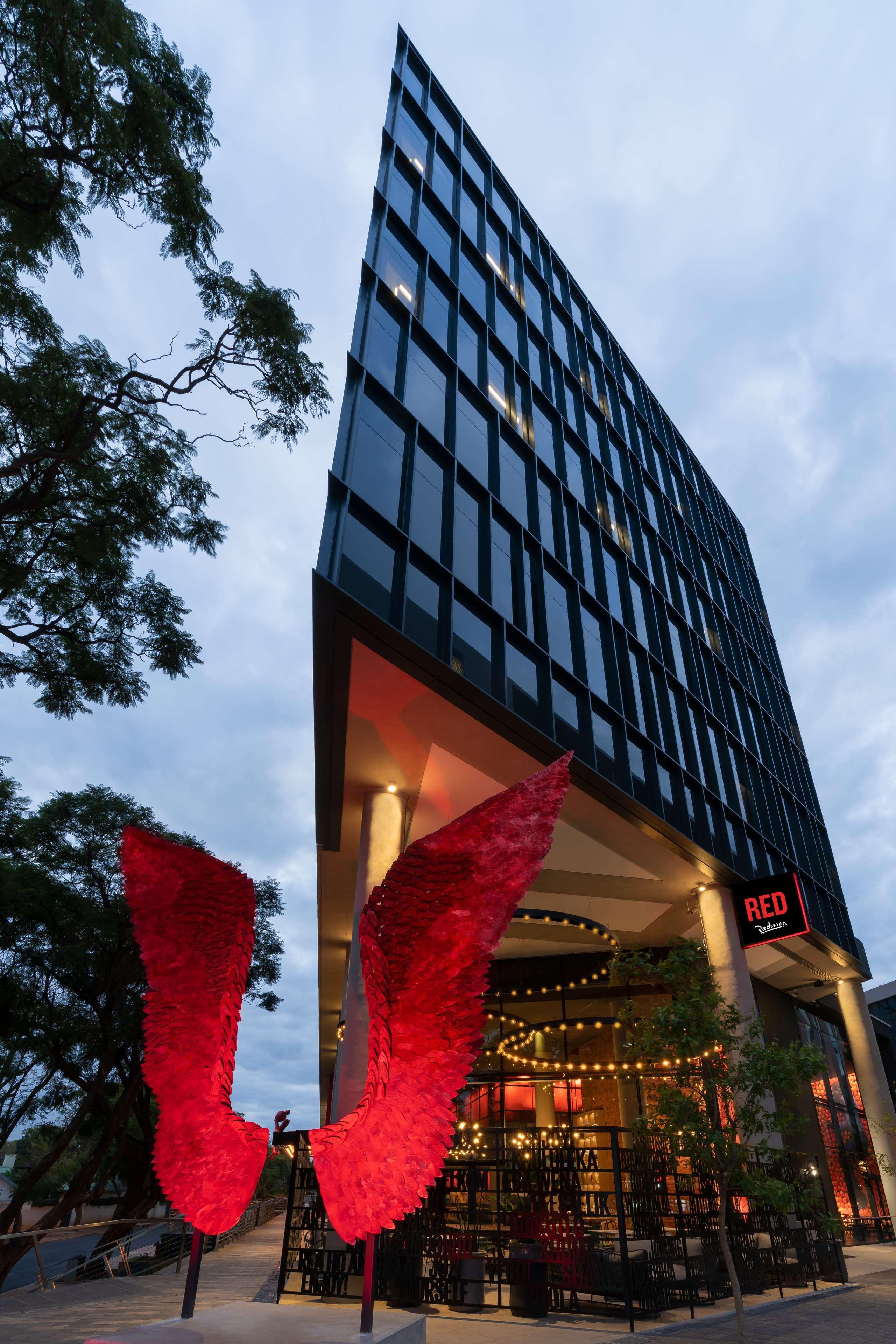 Radisson Red Rosebank Hotel 4*