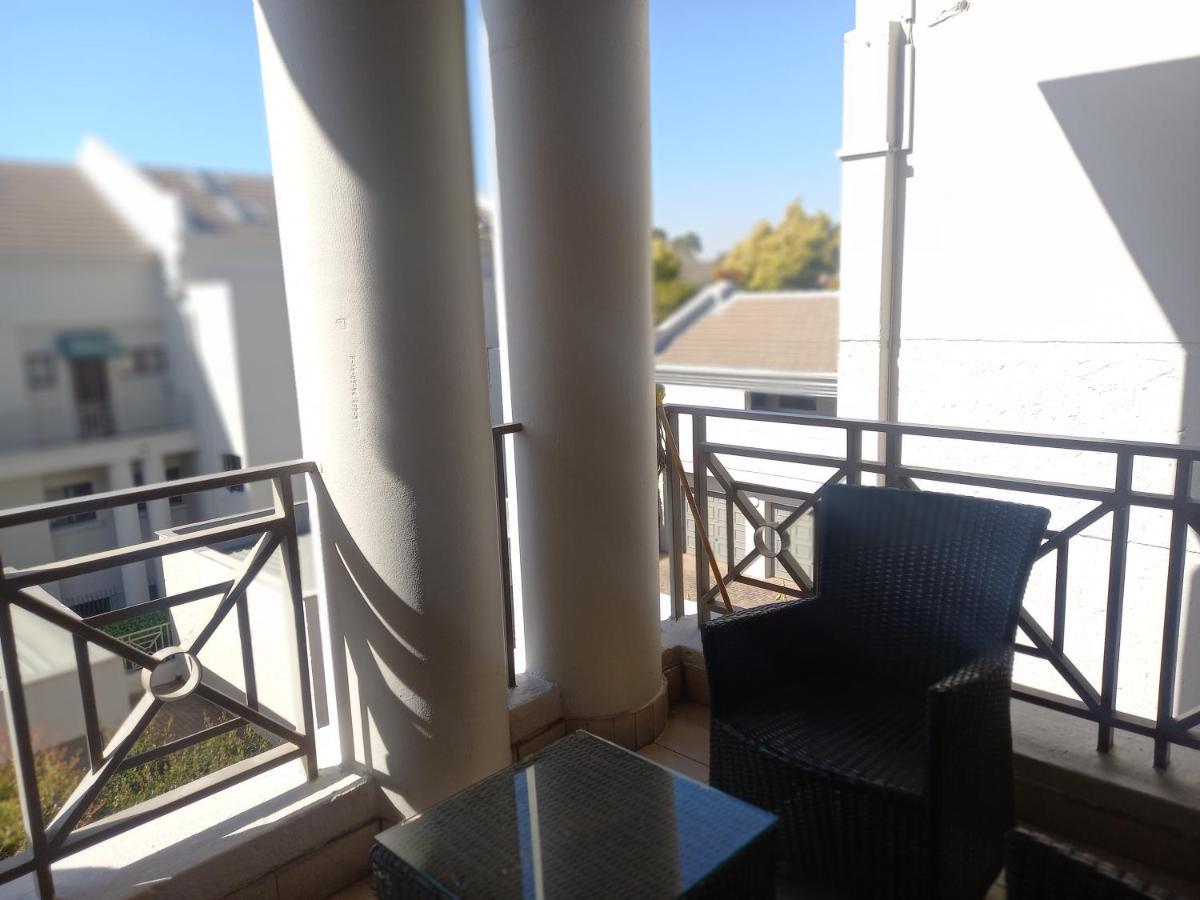 Mount Royal 31 - Large 1 Bed With Balcony * Johannesburg
