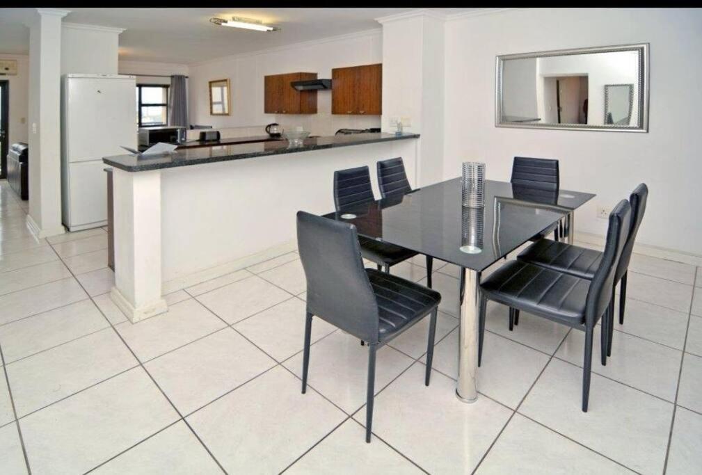 Great 2 Bedroom, Serviced Apartment, Views, Pool! *