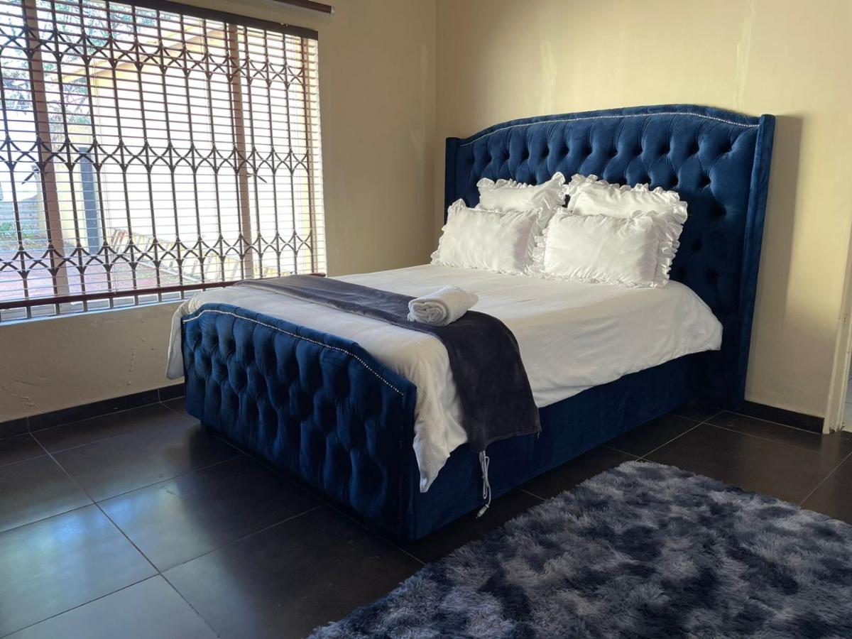 76 Darwin * Johannesburg