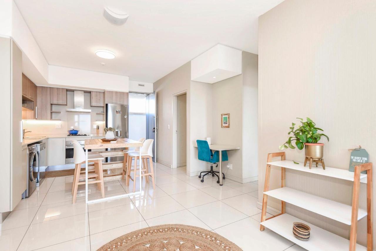 Tyrwhitt Luxury In Rosebank Apartment *