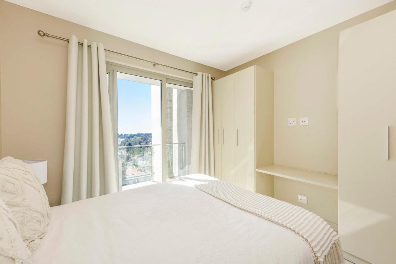 Tyrwhitt Luxury In Rosebank *