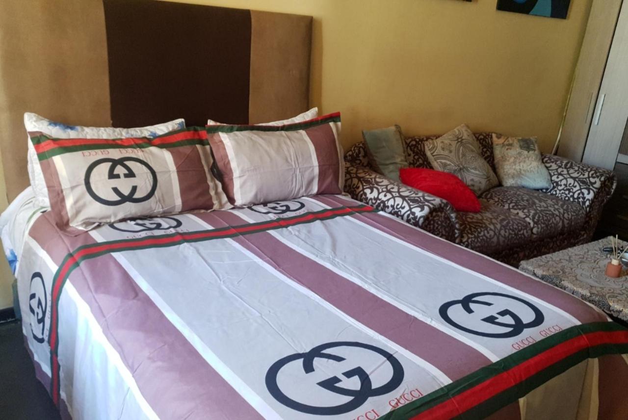 Crystal Maboneng 533 Bed & Breakfast