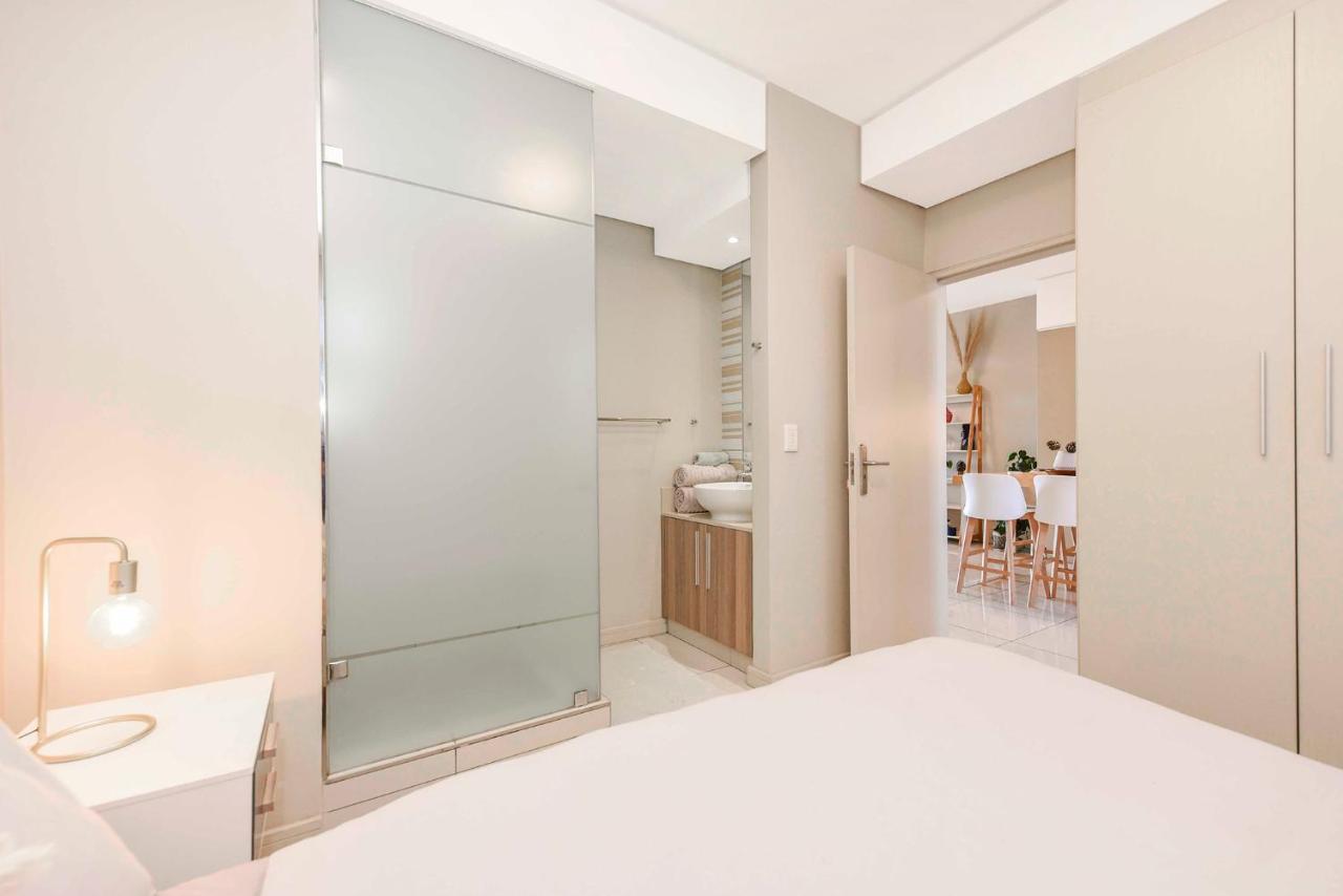 Tyrwhitt Luxury In Rosebank *