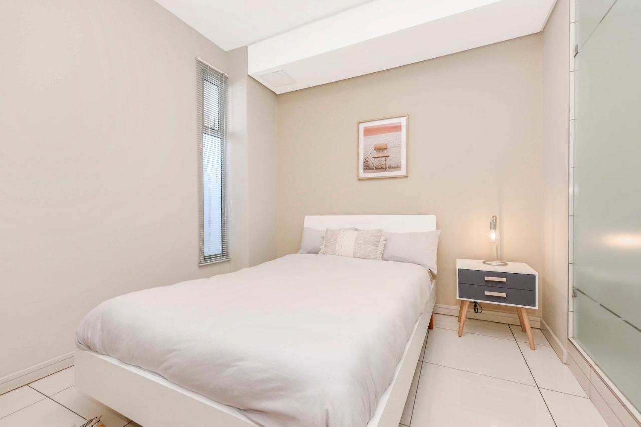 Tyrwhitt Luxury In Rosebank Apartment *