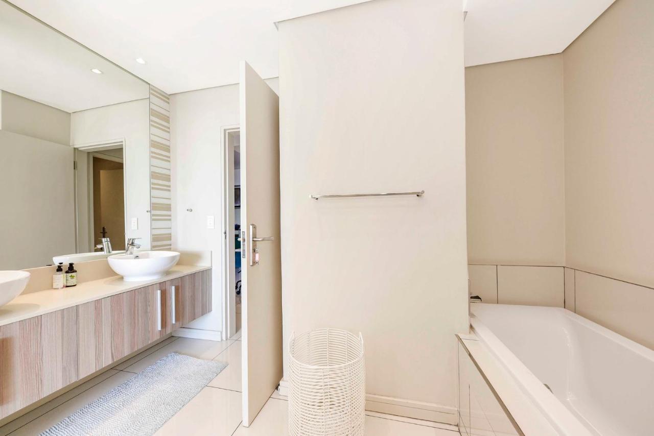 Tyrwhitt Luxury In Rosebank Apartment *