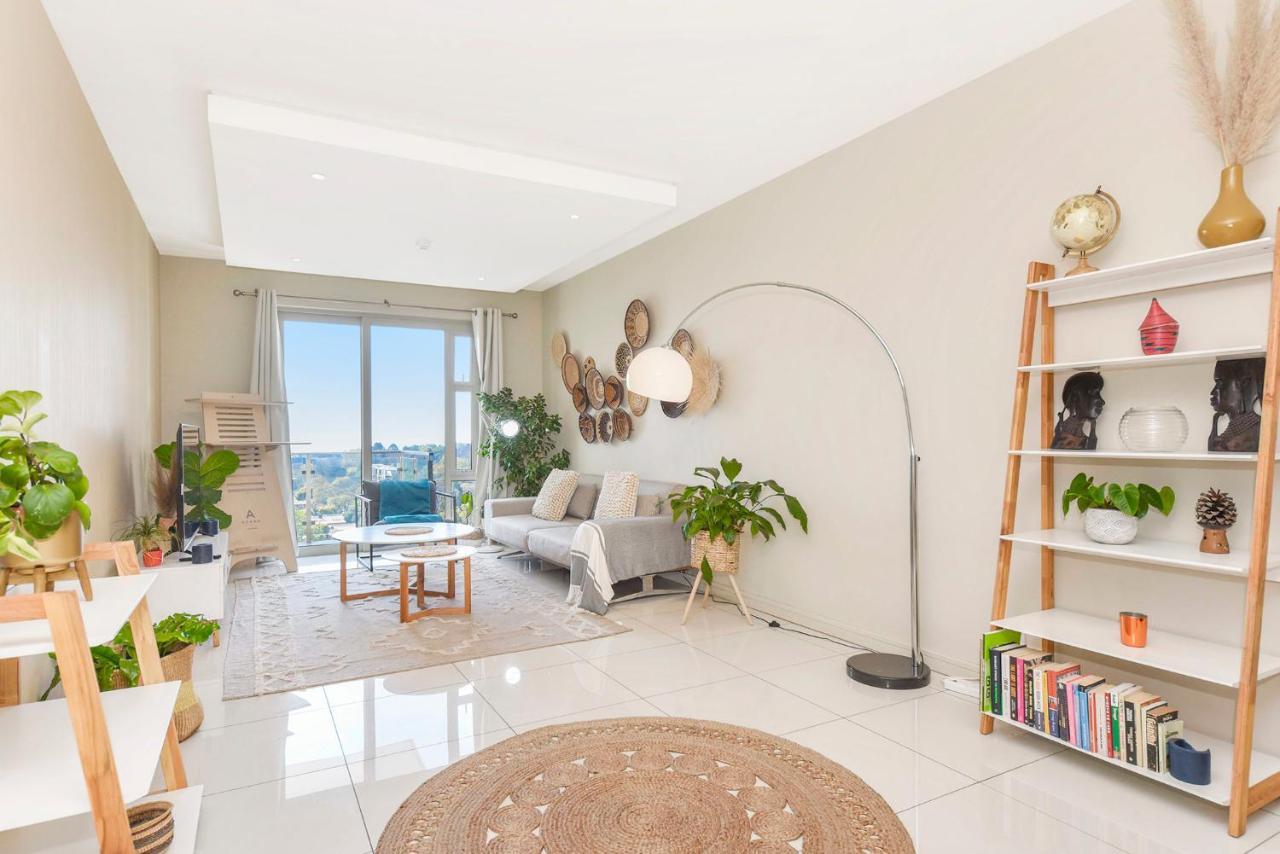 Tyrwhitt Luxury In Rosebank Apartment