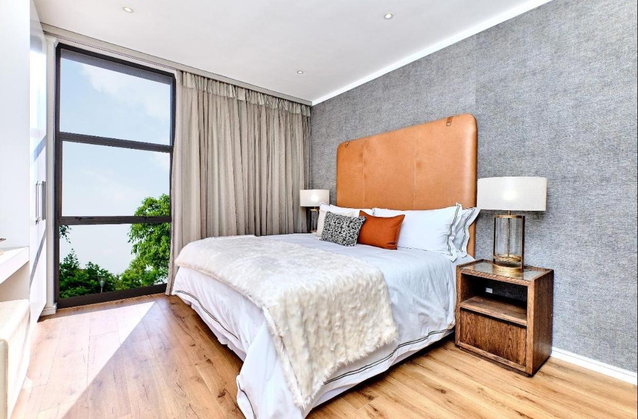 Apartment Modern Luxury Furnished In Sandton