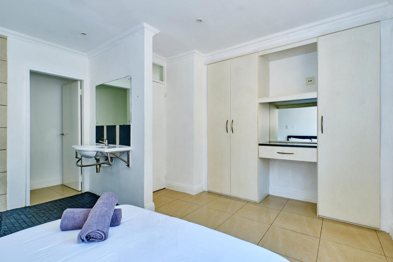 & Out Sandton Park 4* Johannesburg