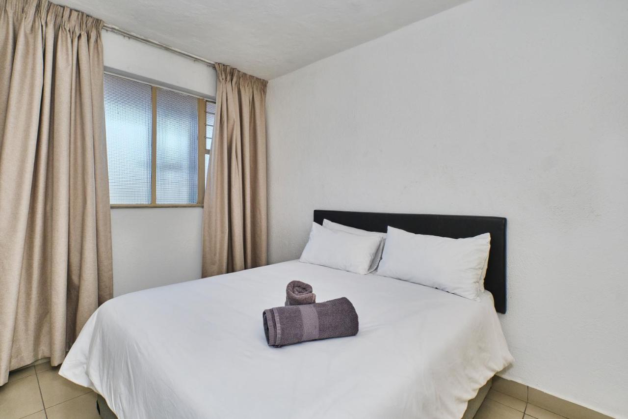 & Out Sandton Park Hotel 4*